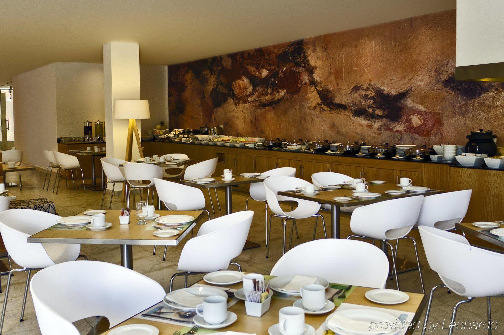 Fiesta Inn León Restaurant foto